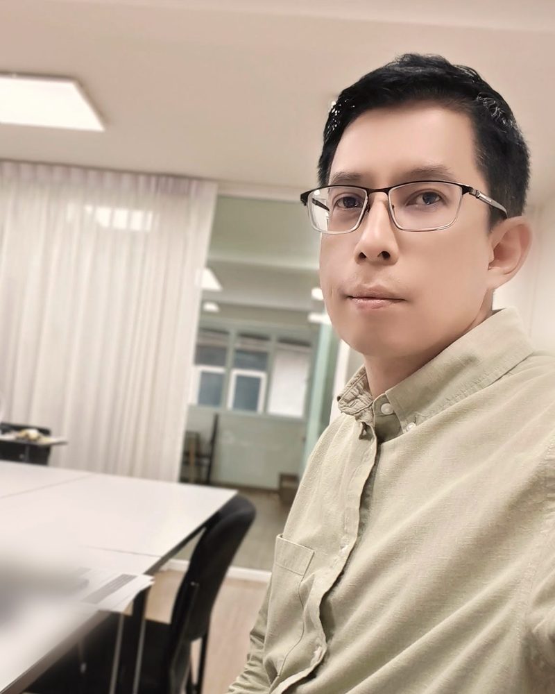 วรวิทย์ ปรสันติสุข ในห้องประชุมระหว่างสอนใช้ AI